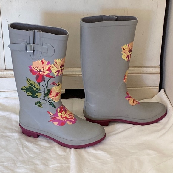 Shoes - Rain Boots Size 9